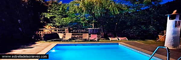 Piscina nocturna en Alpujarra